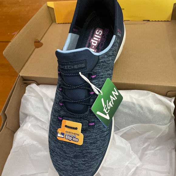 NWT Skechers hands free slip ins shoes - Picture 2 of 4